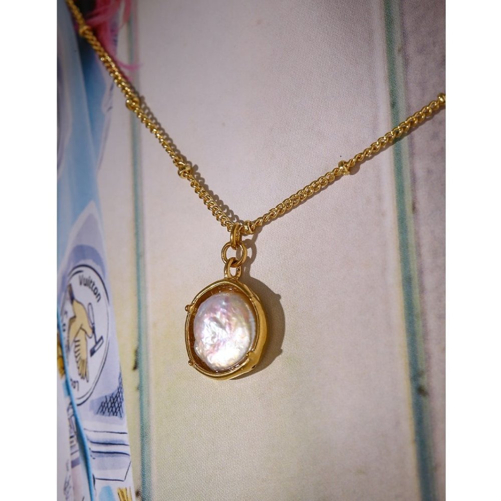 NEW 18K Gold Plated Mother Of Pearl Shell Oval Pendant Necklace - Picture 6 of 6